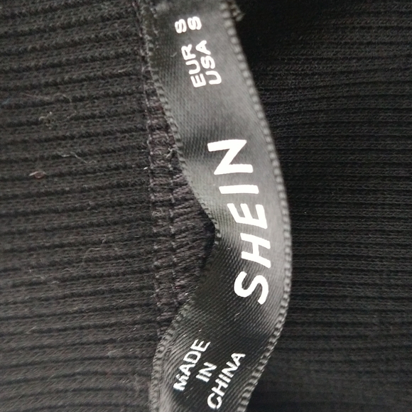 Shein top with cutout neckline that is scalloped - Picture 5 of 5